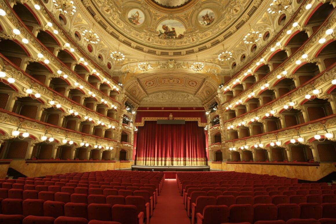 Si comunica al gentile pubblico che il botteghino riaprirà martedì 29 agosto alle ore 9:30